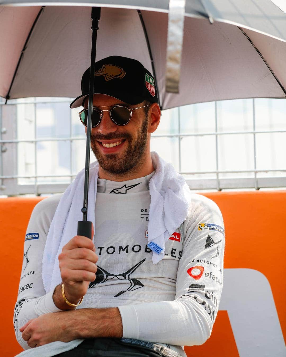 ジャン＝エリック・ベルニュさんのインスタグラム写真 - (ジャン＝エリック・ベルニュInstagram)「About last race in Mainland 🇨🇳 Did you enjoy the show? #ABBFormulaE #DSTecheetah #RaceAhead #JEV25 #SanyaEPrix #DontCrackUnderPressure」3月25日 3時19分 - jeanericvergne