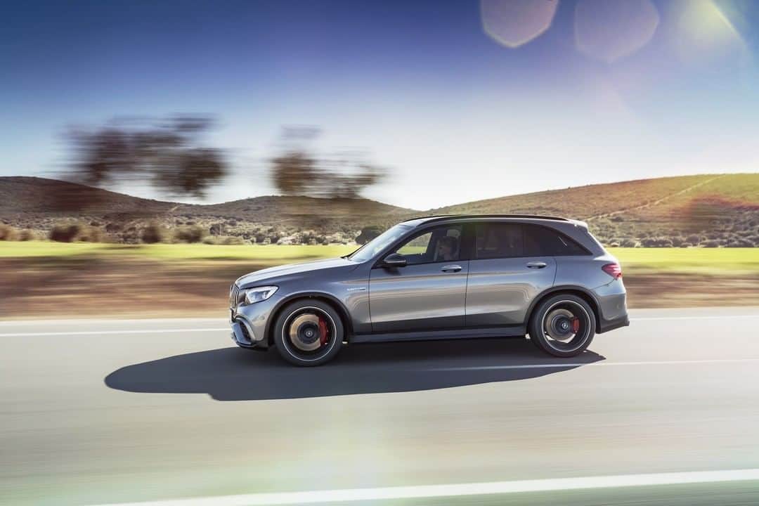 Mercedes AMGさんのインスタグラム写真 - (Mercedes AMGInstagram)「[Fuel consumption combined: 11.9 l /100km | CO2 emissions combined: 270 g/km]  Boundaries only exist in your imagination. Break through them all with the Mercedes-AMG GLC 63 S 4MATIC+. #MercedesAMG #AMG #GLC63 #DrivingPerformance #Power #Passion #Mercedes #AMG🔥 #Luxury #CarsofInstagram #InstaCar #Lifestyle」3月25日 3時25分 - mercedesamg