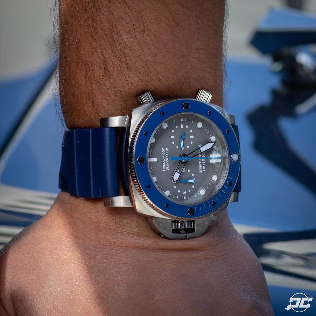 パネライさんのインスタグラム写真 - (パネライInstagram)「Had a little more time to go hands on with the #Panerai #PAM982 47mm Guillame Néry Edition Submersible Chrono with 🦈 Shark Grey textured dial and Blue Ceramic Bezel. Shout out to my hand model @jeanghalo ;) #paneraicentral #swisswatches #swisswatch」3月25日 3時50分 - paneraicentral
