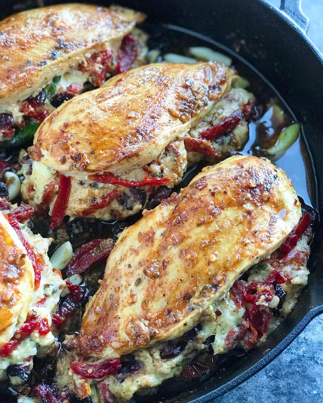 Easy Recipesさんのインスタグラム写真 - (Easy RecipesInstagram)「Why eat plain and boring chicken breast when you can eat this delicious Cheesy Sundried Tomato Stuffed Chicken? Happy Sunday and hope you all have a great week!❤️ Full recipe link in my bio: . https://www.cookinwithmima.com/cheesy-sundried-tomato-stuffed-chicken/  #thekitchn #food52 #feedfeed #wholefoods #allrecipes #buzzfeedtasty #yahoofood #tohfoodie #tasteofhome #tastingtable #realsimple #eatingwell #cookinglight #bonappetit #huffposttaste #buzzfeedfood #marthafood #TODAYfood #FOODWINEWOMEN #onthetable #recipes #foodporn #food #foodie #chicken #dinner #lunch」3月25日 4時02分 - cookinwithmima