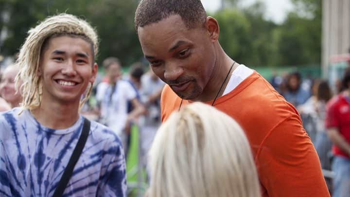 Nika Kljunのインスタグラム：「When @willsmith asks you for a few pointers and asks how your day is going... No big deal 🤣 . Throwback to choreographing for the 2018 FIFA World Cup! 🏟⚽️ Really tho, Will is one of the nicest and most fun people I’ve ever worked with; it was such a joy 😁🙏🏻🔥” #thecoolest #wisheveryonewaslikethis #willsmith #worldcup2018 #fifa2018 #choreographer #momentstogether #nikakljun #russia」