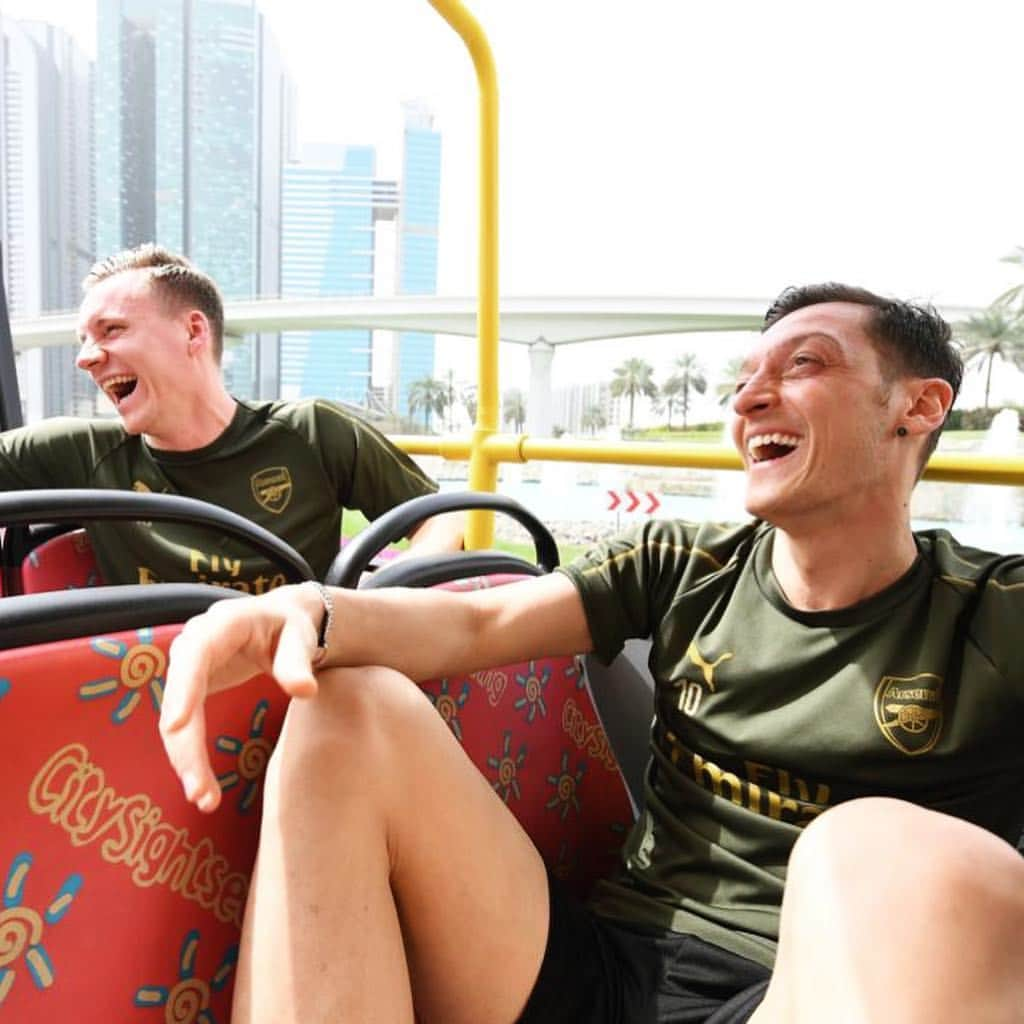 アーセナルFCさんのインスタグラム写真 - (アーセナルFCInstagram)「Sightseeing, Dubai style . . #ArsenalInDubai #Ozil #Leno #Mustafi #DubaiFrame #Dubai #Emirates」3月25日 3時56分 - arsenal