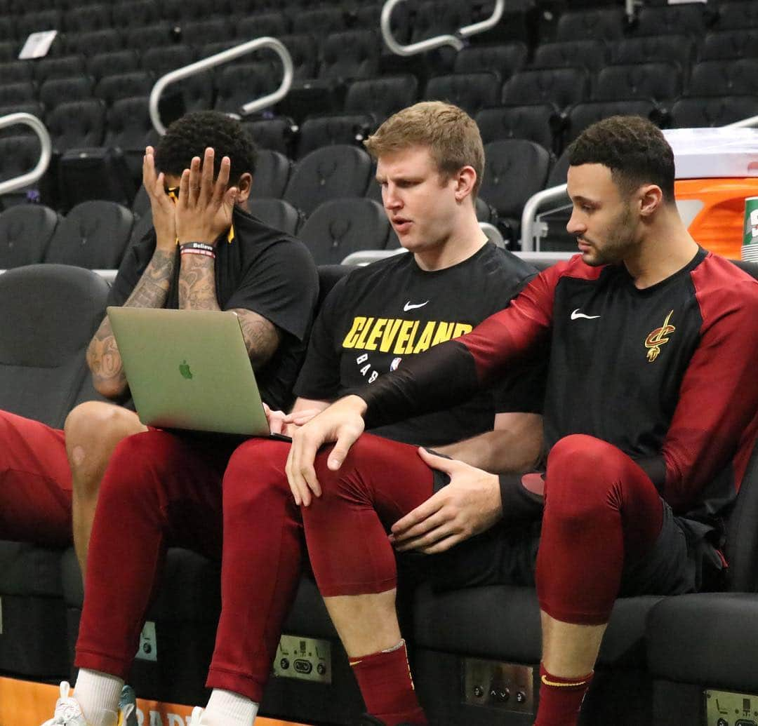 キャブスさんのインスタグラム写真 - (キャブスInstagram)「Live look at your bracket...which one of these expressions are you? 🙈🤨😏」3月25日 4時16分 - cavs