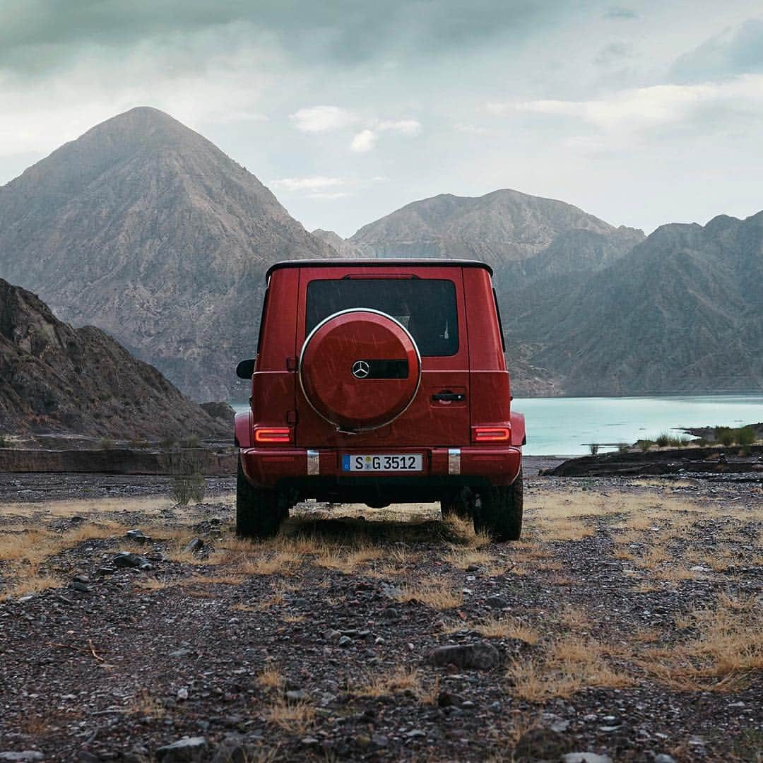 メルセデス・ベンツさんのインスタグラム写真 - (メルセデス・ベンツInstagram)「A perfect day for a road trip to remote locations in South America. And what better companion to have than the latest G-Class? 😍🌧 [Mercedes-Benz G 350 d | Kraftstoffverbrauch kombiniert: 9,8-9,6 l/100 km | CO2-Emissionen kombiniert: 259â-252 g/km |mb4.me/RechtlicherHinweis]  #40YearsGClass #strongerthantime #GClass #Gwagon #strongerthangravity #G350d」3月25日 4時17分 - mercedesbenz