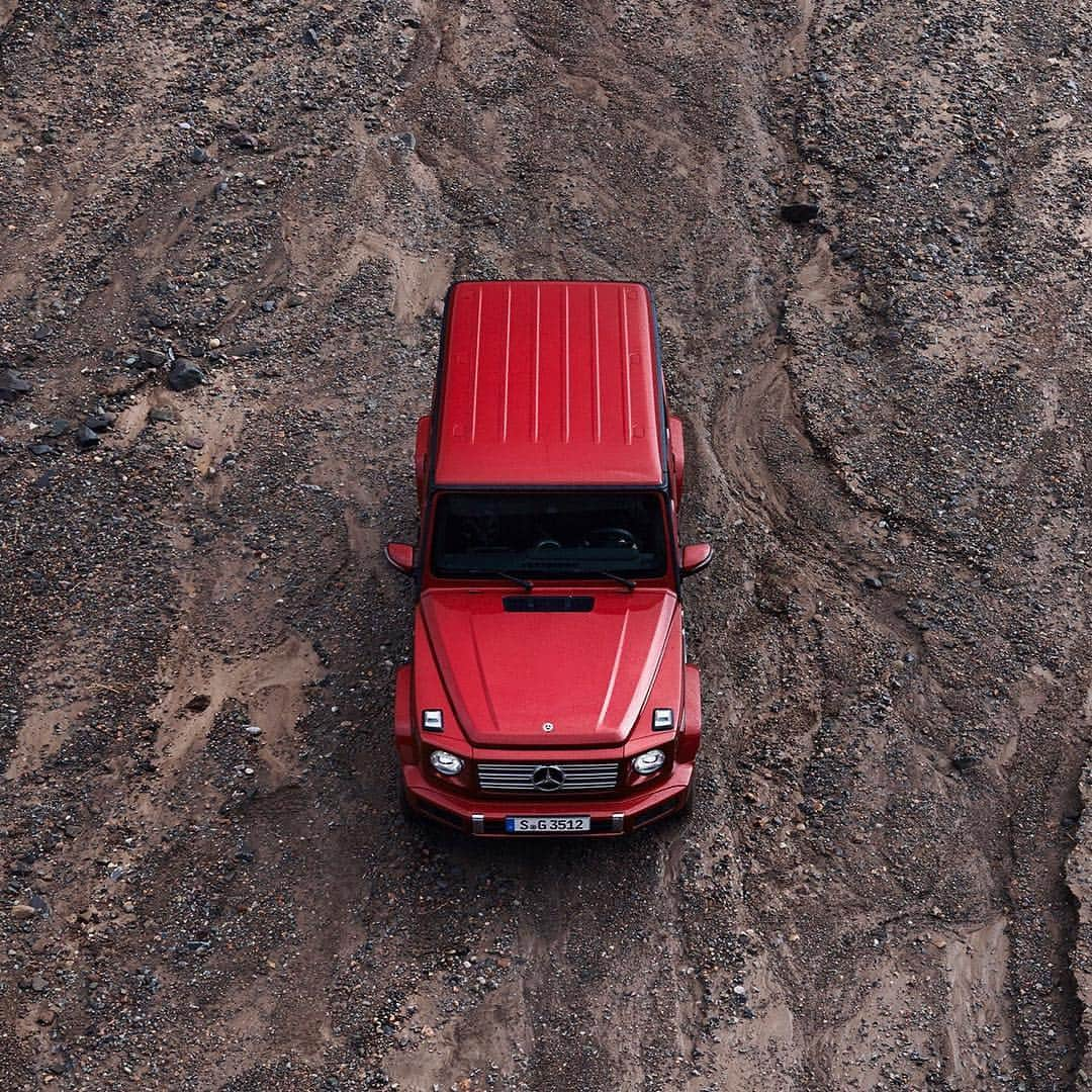 メルセデス・ベンツさんのインスタグラム写真 - (メルセデス・ベンツInstagram)「A perfect day for a road trip to remote locations in South America. And what better companion to have than the latest G-Class? 😍🌧 [Mercedes-Benz G 350 d | Kraftstoffverbrauch kombiniert: 9,8-9,6 l/100 km | CO2-Emissionen kombiniert: 259â-252 g/km |mb4.me/RechtlicherHinweis]  #40YearsGClass #strongerthantime #GClass #Gwagon #strongerthangravity #G350d」3月25日 4時17分 - mercedesbenz