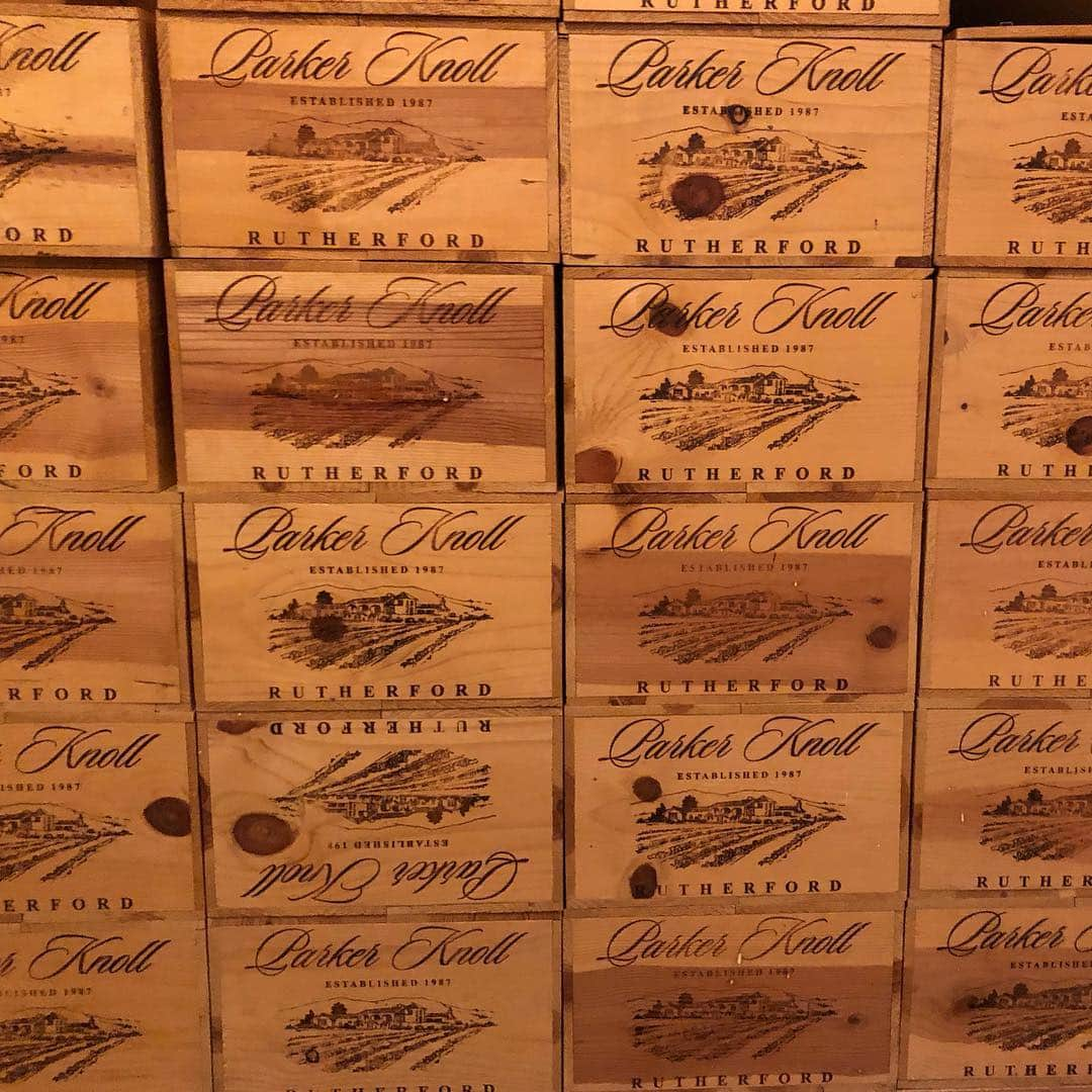 ナンシー・マイヤーズさんのインスタグラム写真 - (ナンシー・マイヤーズInstagram)「Prop wine crates in my basement saved from the Parker Knoll winery in #TheParentTrap. Why do I save these things? 🤦‍♀️ So many of them!」3月25日 4時29分 - nmeyers