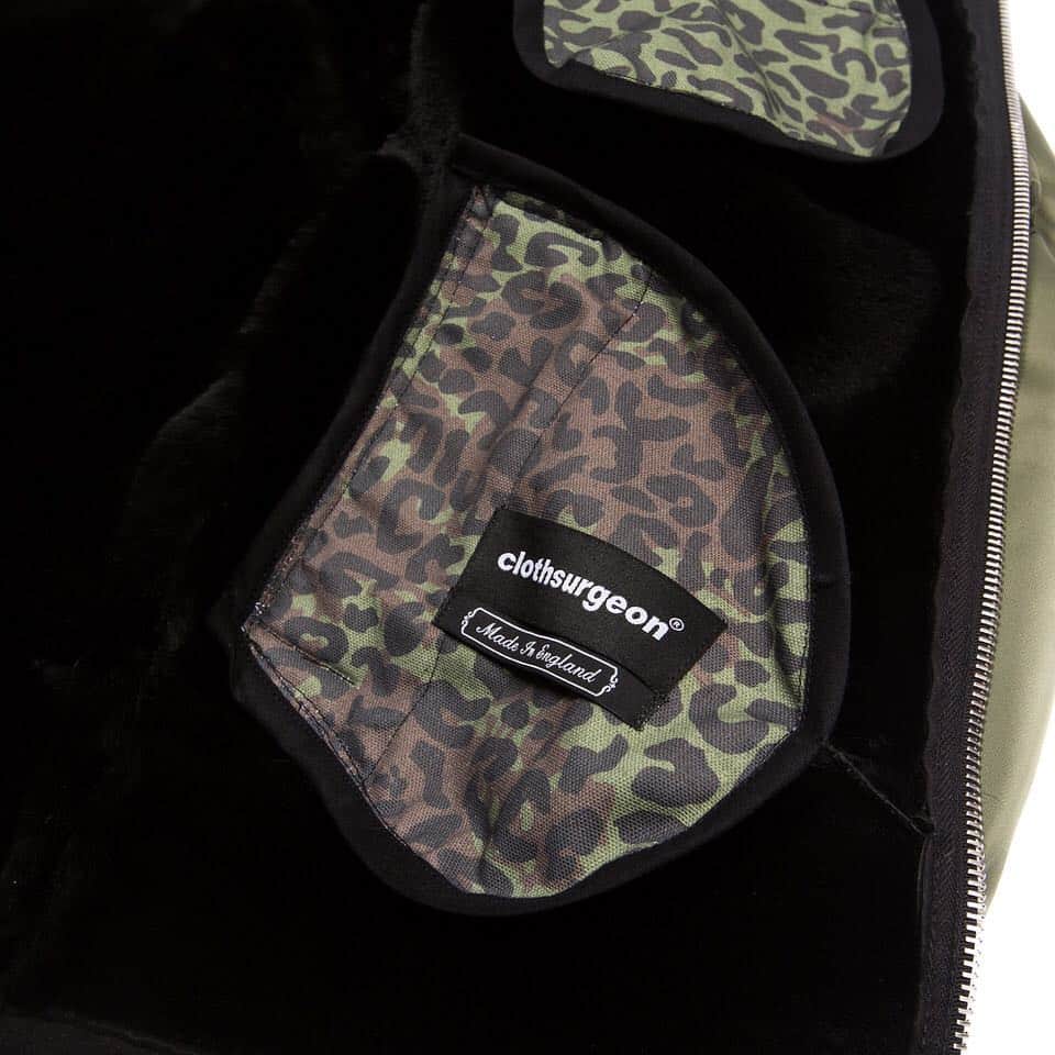 クロスサージョンさんのインスタグラム写真 - (クロスサージョンInstagram)「BESPOKE.  Italian Lux Sheepskin Merino/Suede Finish Body, Japanese Nylon MA-1  Sleeve. @clothsurgeon Leopard Camo Pocket Bags  Made in London, England.  Make what you want: BESPOKE ENQUIRIES TO bespoke@clothsurgeon.com  #clothsurgeon #madeinengland」3月25日 4時40分 - clothsurgeon
