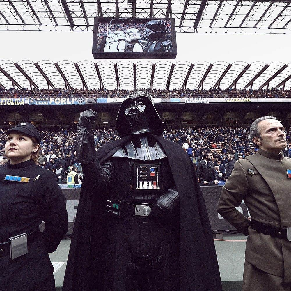 インテルナツィオナーレ・ミラノさんのインスタグラム写真 - (インテルナツィオナーレ・ミラノInstagram)「STAR WARS AT THE SAN SIRO 🌟🏟🎬 Tag your friend here who’s a fan of #StarWars! #InterAtalanta #Inter #ForzaInter #Football #SerieA #Disney #Film」4月9日 0時27分 - inter