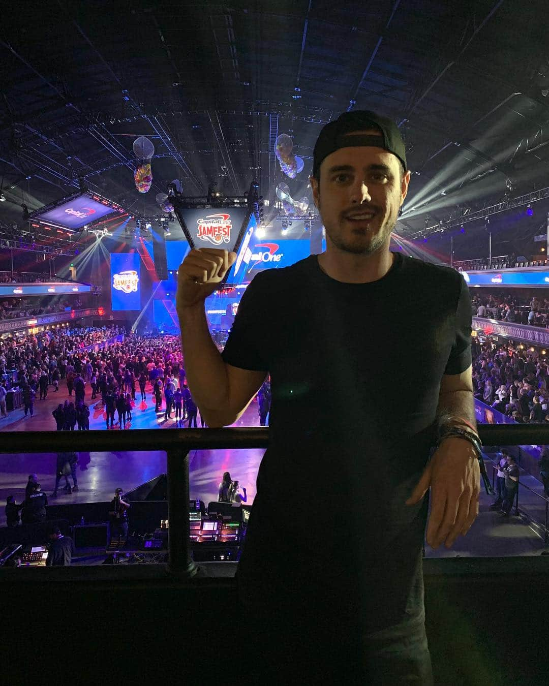 ベン・ヒギンズさんのインスタグラム写真 - (ベン・ヒギンズInstagram)「#CapitalOnePartner Needless to say, my first #FinalFour experience has been unmatched thanks to all the exclusive access my @capitalone Venture card has unlocked for me. I’ve had so much fun hanging out at #FanFest with other basketball fans and Katy Perry and Zedd put on an awesome show at #Jamfest2019!」4月9日 0時29分 - higgins.ben