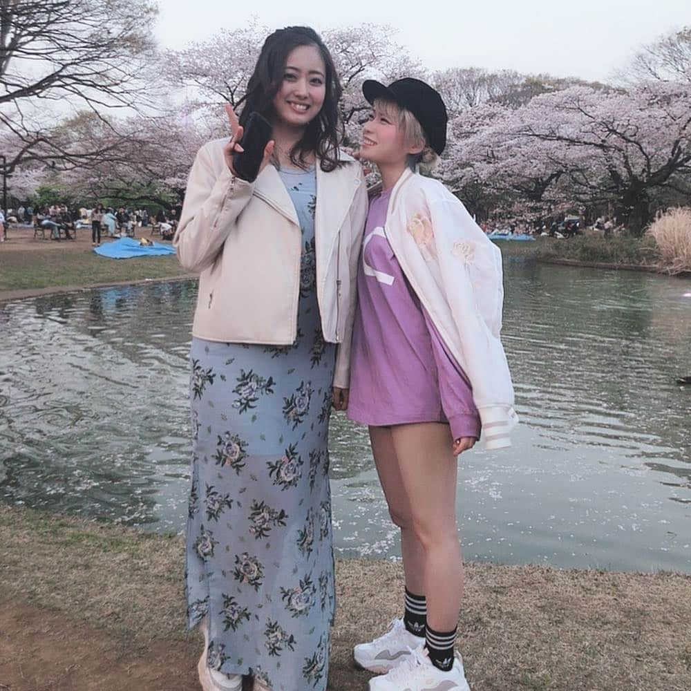 小林ひろみさんのインスタグラム写真 - (小林ひろみInstagram)「4月6日沖ちゃん、愛ちゃん、美音ちゃんと少しだけお花見🌸  #小林ひろみ #沖名瑠美 #チャベス愛 #葉月美音 #お花見 #代々木公園 #さくら」4月8日 23時00分 - kobahiro0312