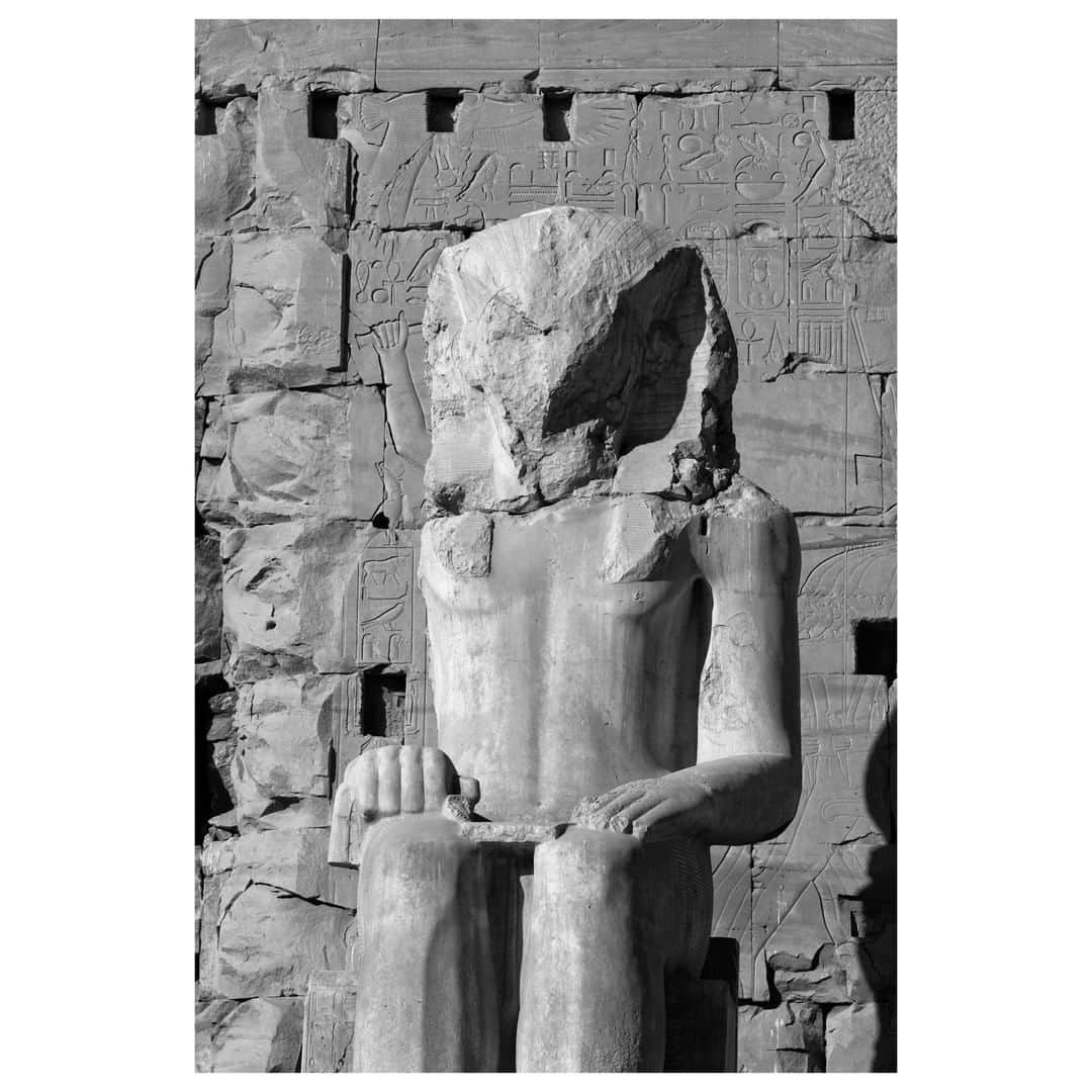 Magnum Photosさんのインスタグラム写真 - (Magnum PhotosInstagram)「"When I came to Egypt what was interesting was that you had these very figurative statues in the landscape which had become weathered. They became, or rather they returned to, their core – to their rocky elements." - Stuart Franklin . From anthropomorphic rocks to abstracted vistas, figurative statues and standing stones, we speak to Stuart Franklin about his new book, 'Analogies', and the relationship between nature and society. Link in bio. . Signed copies of the book are available now on shop.magnumphotos.com. . PHOTO: Statue of Hatshepsut. Karnak temple. Luxor, Egypt. 2017. . © #StuartFranklin/#MagnumPhotos」4月8日 23時01分 - magnumphotos
