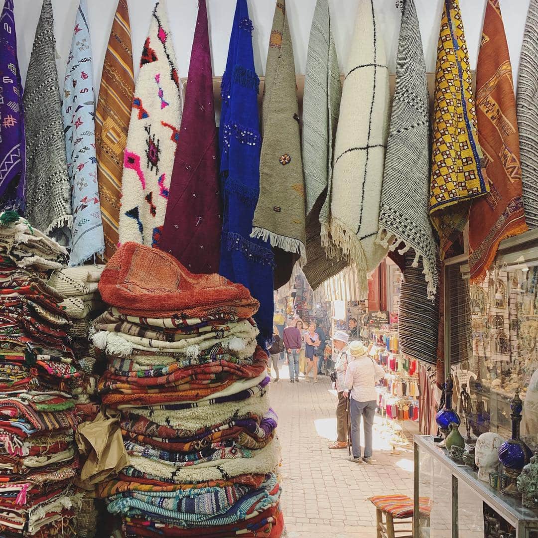 emmaさんのインスタグラム写真 - (emmaInstagram)「モロッコはラグが可愛すぎてラグ好きとしてはたくさん買ってしまった🥰 一つ一つの刺繍だったり模様がたまらなかった♡ #marrakesh」4月8日 23時02分 - okss2121