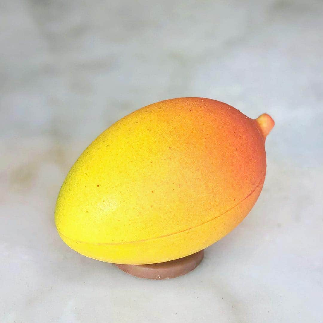 DOMINIQUE ANSEL BAKERYさんのインスタグラム写真 - (DOMINIQUE ANSEL BAKERYInstagram)「And here’s our Mango Mango Easter Egg, made with @ValrhonaUSA passion fruit chocolate (a smooth couverture with vibrant fresh passion fruit notes), filled inside with milk and dark chocolate bonbons. Available through April 21st in Soho and @dominiqueanselkitchen (preorder at dominiqueanselny.com for Soho and dominiqueanselkitchen.com for West Village). #HappyEaster 🥭I」4月8日 23時03分 - dominiqueansel