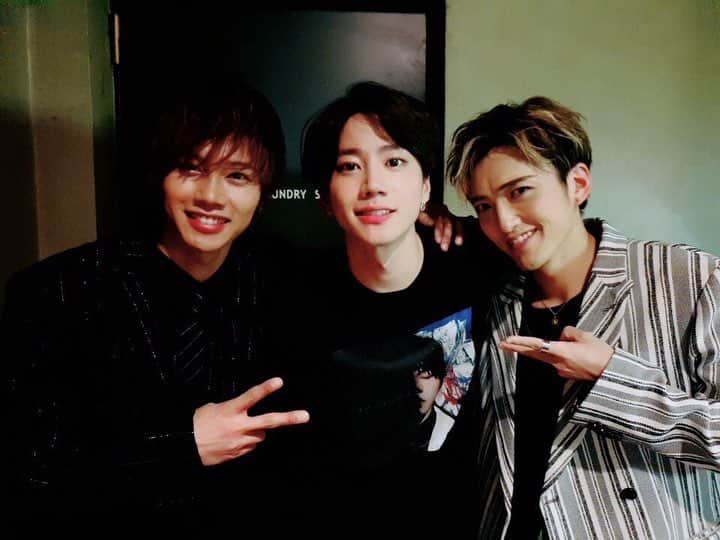 佐々木和也さんのインスタグラム写真 - (佐々木和也Instagram)「「 #JUN (from U-KISS) 1st Event 2019 ~Phenomenal World~」にゲスト出演させていただきました！！ キスミーの皆さんが本当にあたたかくて、優しくて、、、嬉しかったです。。 Collarsのみんなの笑顔も幸せでした！！ JUNと念願のABSTRACTを歌いました！！ もう最高最強過ぎて、今も余韻引きずってます。  U-KISSさんの曲Face Offも歌わせていただきました！！！ もうアガりまくり、バチバチでした(;_;)思い出すだけで、ヤバいです(;_;) またJUNとあきとと歌いたい！！ 本当に本当にお越しくださりありがとうございました！  JUNとJUNのスタッフの皆さん、呼んでいただきありがとうございました！！ みんな記憶にバチバチに残る時間をありがとう！！！ JUN！！大好きや！！！ #UKISS #ukissjun #KISSme #SOLIDEMO」4月8日 23時15分 - yuki_sasaki_67