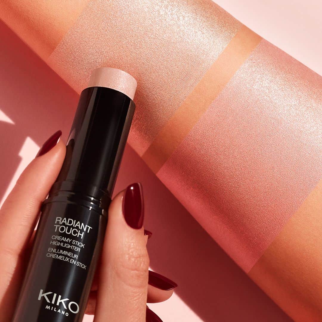 KIKO MILANOさんのインスタグラム写真 - (KIKO MILANOInstagram)「A kiss of sunny shimmer to finish your look with ✨ These stick #highlighters are travel-friendly and ultra-creamy.  Radiant Touch Creamy Stick Highlighter 100-101 - Power Pro Nail Lacquer 15」4月8日 23時08分 - kikomilano