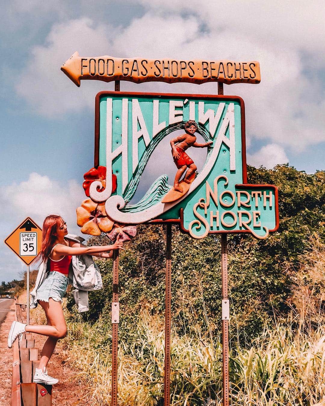 RUI ONUMAさんのインスタグラム写真 - (RUI ONUMAInstagram)「ㅤㅤㅤㅤㅤㅤㅤㅤㅤㅤㅤㅤㅤ Haleiwa North Shore🏄‍♂️🌊🌺 ㅤㅤㅤㅤㅤㅤㅤㅤㅤㅤㅤㅤㅤ 定番の看板の前にて📷 ハレイワほんとに大好き〜𓇼  ㅤㅤㅤㅤㅤㅤㅤㅤㅤㅤㅤㅤㅤ ㅤㅤㅤㅤㅤㅤㅤㅤㅤㅤㅤㅤㅤ ハワイpicまだまだあるで〜(笑) ㅤㅤㅤㅤㅤㅤㅤㅤㅤㅤㅤㅤㅤ ㅤㅤㅤㅤㅤㅤㅤㅤㅤㅤㅤㅤㅤ ――――――――――――― ㅤㅤㅤㅤㅤㅤㅤㅤㅤㅤㅤㅤㅤ 🗺 #ハワイ #Hawaii #ノースショア #northshore  #ハレイワ #haleiwa ㅤㅤㅤㅤㅤㅤㅤㅤㅤㅤㅤㅤㅤ 📍 #ハレイワサイン #hareiwasign  #カメハメハハイウェイ #kamehamehahwy  ㅤㅤㅤㅤㅤㅤㅤㅤㅤㅤㅤㅤㅤ ――――――――――――― ㅤㅤㅤㅤㅤㅤㅤㅤㅤㅤㅤㅤㅤ #おーぬまんHawaii旅 ㅤㅤㅤㅤㅤㅤㅤㅤㅤㅤㅤㅤㅤ」4月8日 23時08分 - onumaaan