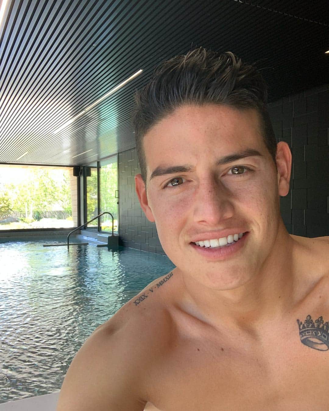 ハメス・ロドリゲスのインスタグラム：「Día de descanso. ☀️😀」