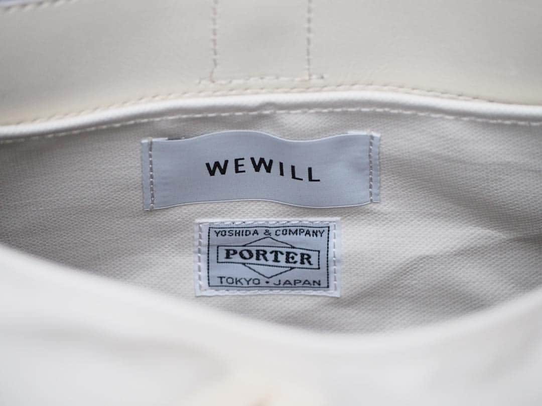 B JIRUSHI YOSHIDAさんのインスタグラム写真 - (B JIRUSHI YOSHIDAInstagram)「【NEW ARRIVAL】 〈WEWILL×PORTER〉 “ZN BAG” ・ 2019SSシーズンより、B印 YOSHIDAで新たに取り扱いをスタートした〈WEWILL(ウィーウィル)〉より、ショルダーバッグをご紹介します。 ・ WEWILL 2019SS collection “if”のコレクションのテーマを反映させたホワイトは、表面コーティングをした麻のキャンバスを使用。 表面はマットな表情に仕上がっており、裏面は麻特有の温もりのある印象になっています。 ・ 旧日本軍の雑嚢をモチーフに制作。「シンプル且つ機能的であり、使い勝手の良いサイズのバッグである」という理由から、サイズ感も含めて原型のディテールを再現しています。 ・ また背胴部の釣金をベルトにかけるとウエストバッグのようにして持つこともできます。 是非店頭にてお試し下さい。 ・ COLOR:WHITE ¥32,000+TAX ・ 【WEWILL(ウィーウィル】 「静かに、惹きつける服」 シンプルなデザインと上質な素材、考え抜かれたカッティング。上品さのなかにどこか可愛らしさが発見できる男性服。 Designer：福薗英貴（ふくぞの ひでたか） 1976年熊本県出身。2002年、アントワープ王立芸術学院を卒業。その後幾つかのアパレルブランドのディレクターを経て、2017AWシーズンより WEWILL を始動する。2018年7月WEWILL初の旗艦店「WEWILL GINZA」を銀座1丁目にオープンする。  #bjirushiyoshida #B印YOSHIDA #代官山 #daikanyama #TOKYO #BEAMS #ビームス #yoshidakaban #吉田カバン #ポーター  #porter #비지루시요시다 #도쿄 #다이칸야마 #빔스 #빔즈 #포터 #데일리룩 #백팩 #WEWILL #ウィーウィル」4月8日 23時30分 - bjirushiyoshida