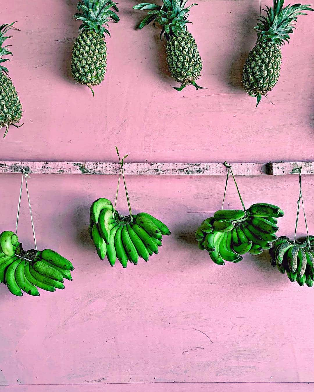 リリー＝ローズ・メロディさんのインスタグラム写真 - (リリー＝ローズ・メロディInstagram)「Colorful Island details 🌴💗 // Was ridding my bicycle around Gili T when we passed by the cutest fruits stall ever. Of course we had to pull over immediately! Am I the only one that gets extremely excited when I see colorful details around while exploring or is this a thing??! Those colors made me so happy! #lilyinlombok」4月8日 23時31分 - lilyrose