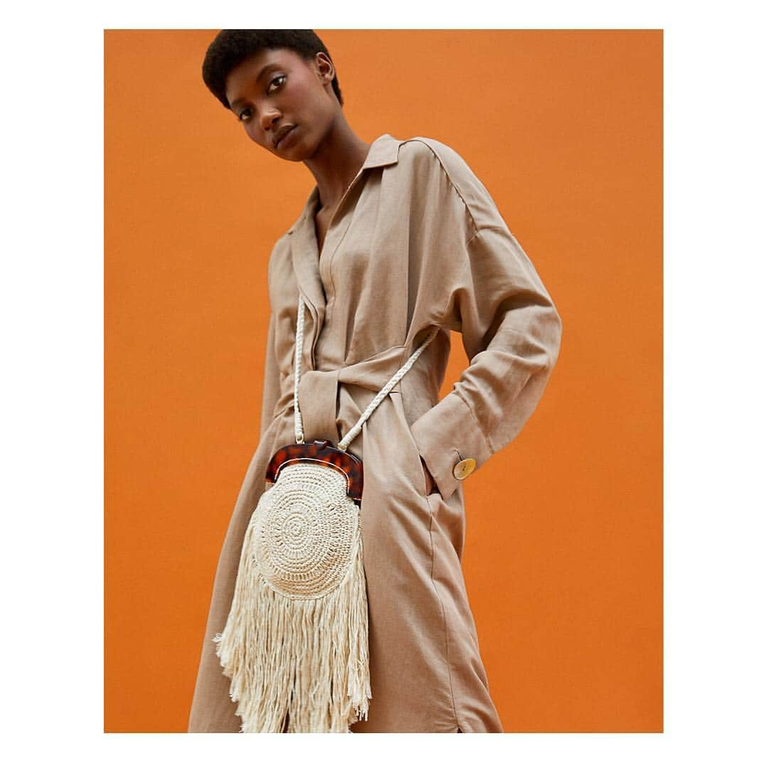 ZARAさんのインスタグラム写真 - (ZARAInstagram)「This is #zaranewin | Natural colored crossbody bag with fringes and tortoiseshell 2644/004. Tap to shop!」4月8日 23時41分 - zara