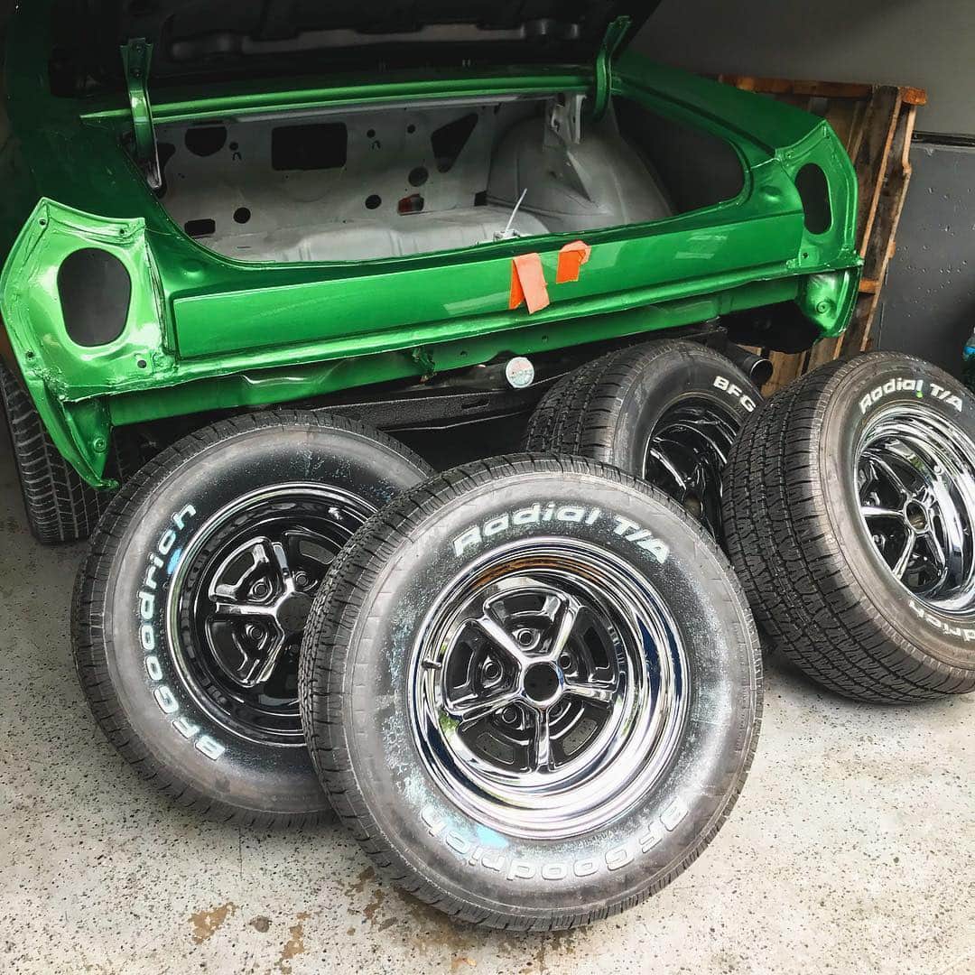 ファンクマスター・フレックスのインスタグラム：「You see me!! @bfgoodrichtires thanks again! Tim / @wheelvintiques love! @therealclsmooth / @cmb.collision #Nicky on the paint! @gillininteriors / @ciadellainteriors I’m almost ready! Bobby/Paul on performance work! #69chevelle #ss396 @groundupresto providing the parts!」