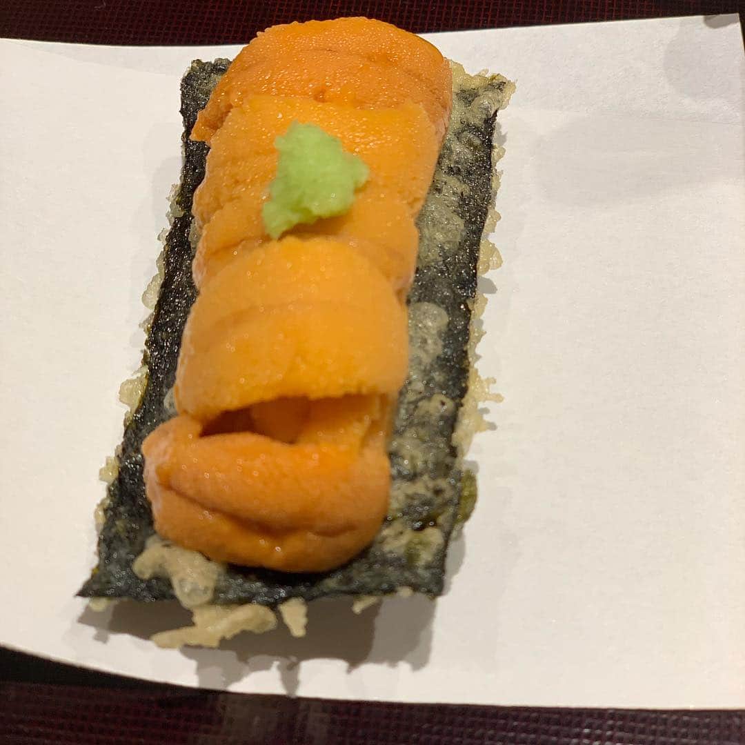 岸本加世子さんのインスタグラム写真 - (岸本加世子Instagram)「宮田ちゃんに数カ月前に予約してもらった天ぷら。住所非公開、1日１回転。過去１で美味しい天ぷらでした。シメはカレーうどんにホタテのフライがのってました。#宮田和幸#やついいちろう #彦麿呂 ご馳走さまでした！」4月8日 23時34分 - kayokokishimoto