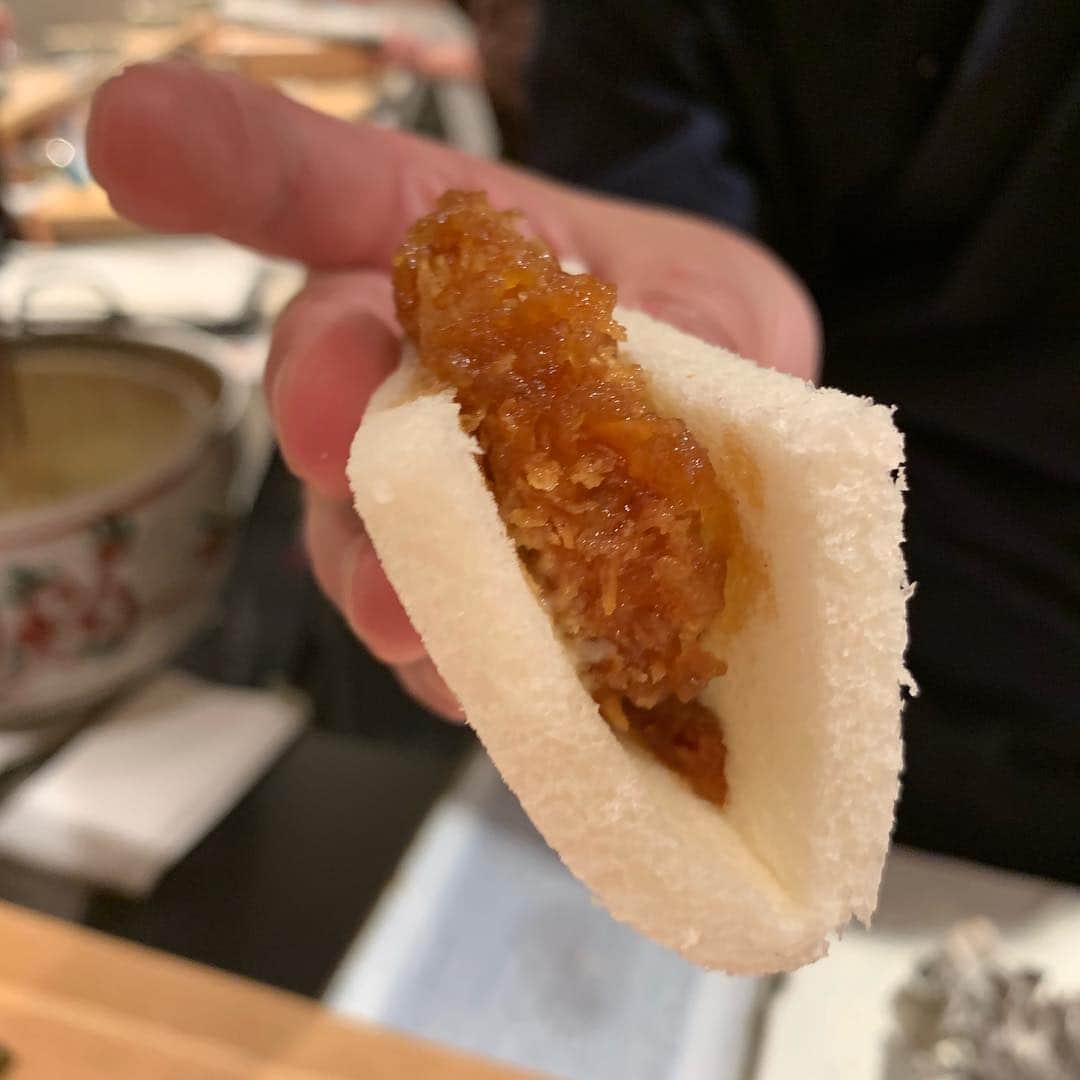 岸本加世子さんのインスタグラム写真 - (岸本加世子Instagram)「宮田ちゃんに数カ月前に予約してもらった天ぷら。住所非公開、1日１回転。過去１で美味しい天ぷらでした。シメはカレーうどんにホタテのフライがのってました。#宮田和幸#やついいちろう #彦麿呂 ご馳走さまでした！」4月8日 23時34分 - kayokokishimoto