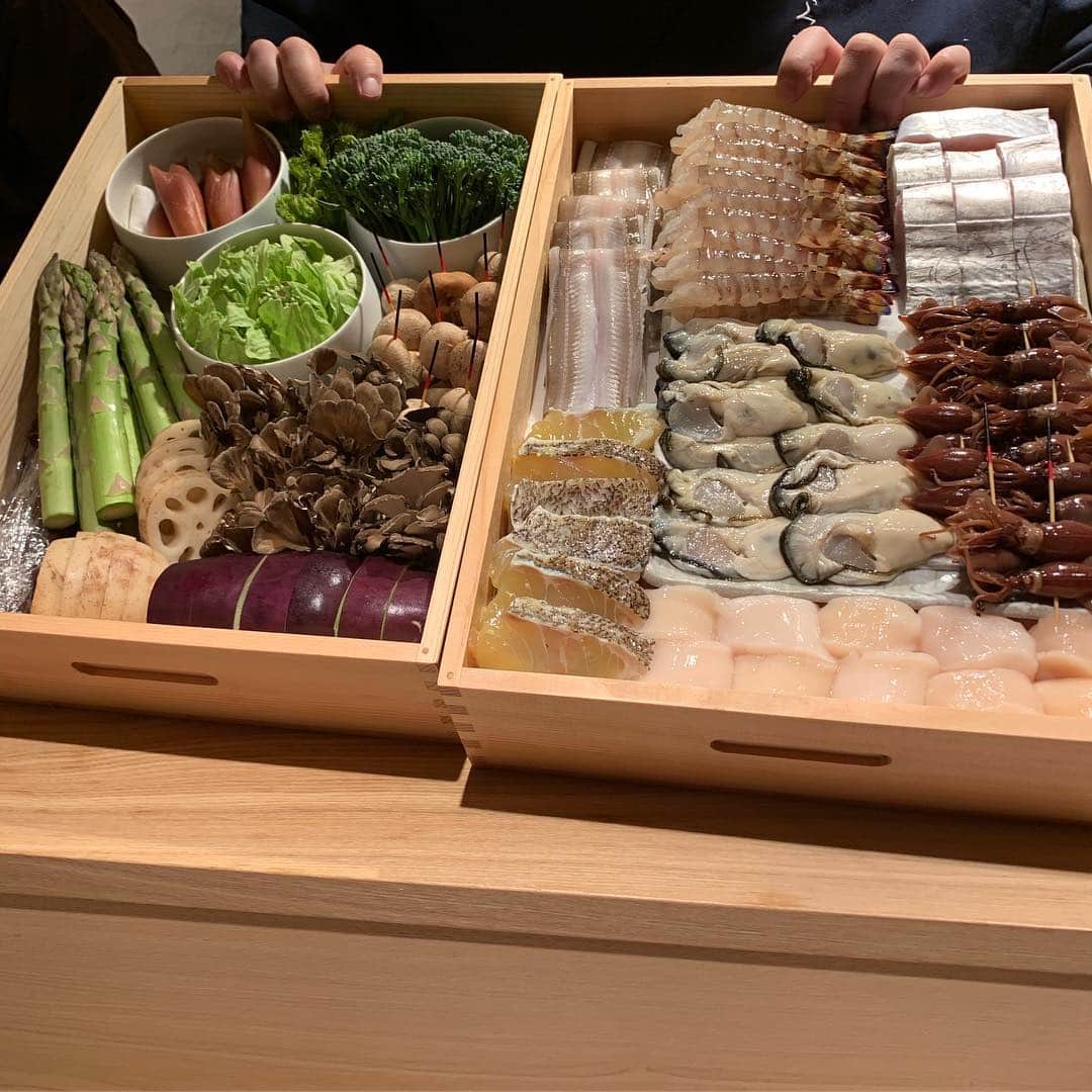 岸本加世子さんのインスタグラム写真 - (岸本加世子Instagram)「宮田ちゃんに数カ月前に予約してもらった天ぷら。住所非公開、1日１回転。過去１で美味しい天ぷらでした。シメはカレーうどんにホタテのフライがのってました。#宮田和幸#やついいちろう #彦麿呂 ご馳走さまでした！」4月8日 23時34分 - kayokokishimoto