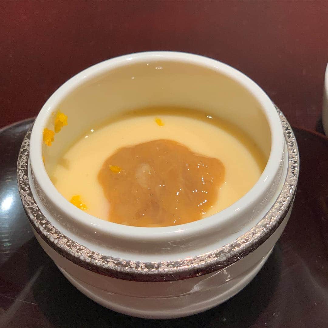 岸本加世子さんのインスタグラム写真 - (岸本加世子Instagram)「宮田ちゃんに数カ月前に予約してもらった天ぷら。住所非公開、1日１回転。過去１で美味しい天ぷらでした。シメはカレーうどんにホタテのフライがのってました。#宮田和幸#やついいちろう #彦麿呂 ご馳走さまでした！」4月8日 23時34分 - kayokokishimoto