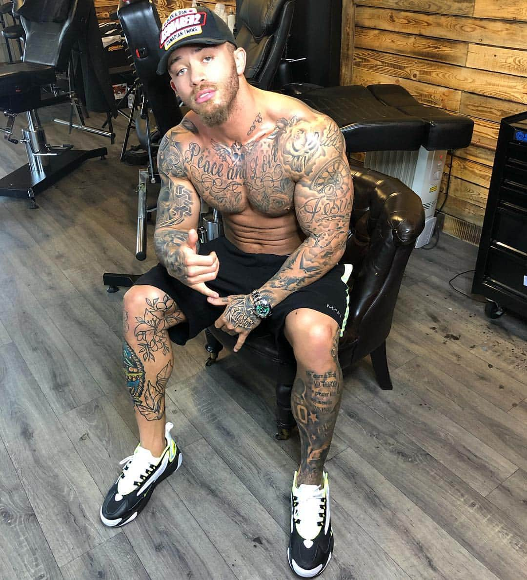 アシュリー・ケインさんのインスタグラム写真 - (アシュリー・ケインInstagram)「🤙🏾」4月8日 23時36分 - mrashleycain