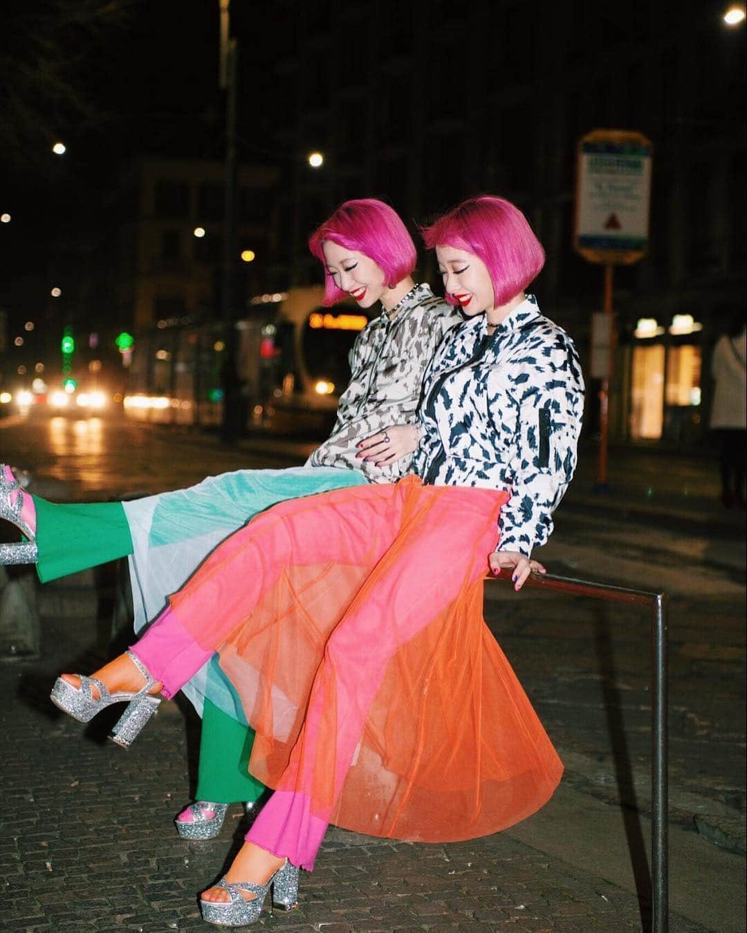 タトラスさんのインスタグラム写真 - (タトラスInstagram)「Twining twins @amixxamiaya and @ayaxxamiaya having fun in colorful outfits and Tatras SS’19 graffiti bombers! #TatrasOfficial #TatrasPeople @ellejapan  ______ #fashion #fashiongram #instafashion #fashionigers #downjacket #totallook #tatras #fashion #show #bomber #love」4月8日 23時37分 - tatras_official