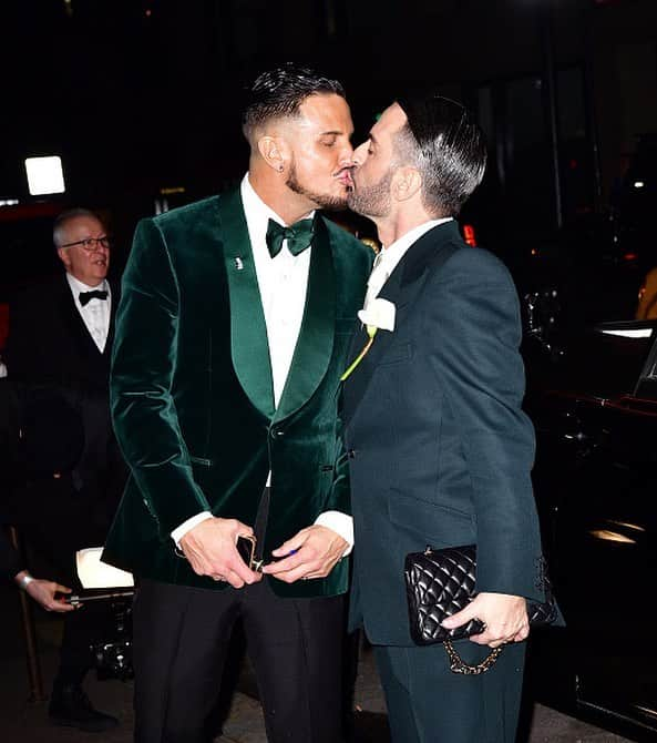 ヴィクトリアベッカムさんのインスタグラム写真 - (ヴィクトリアベッカムInstagram)「So sad I missed your special day @themarcjacobs @chardefrancesco Sending you so much love and so many kisses! xxxx VB #MarcAndCharsWedding」4月8日 23時50分 - victoriabeckham