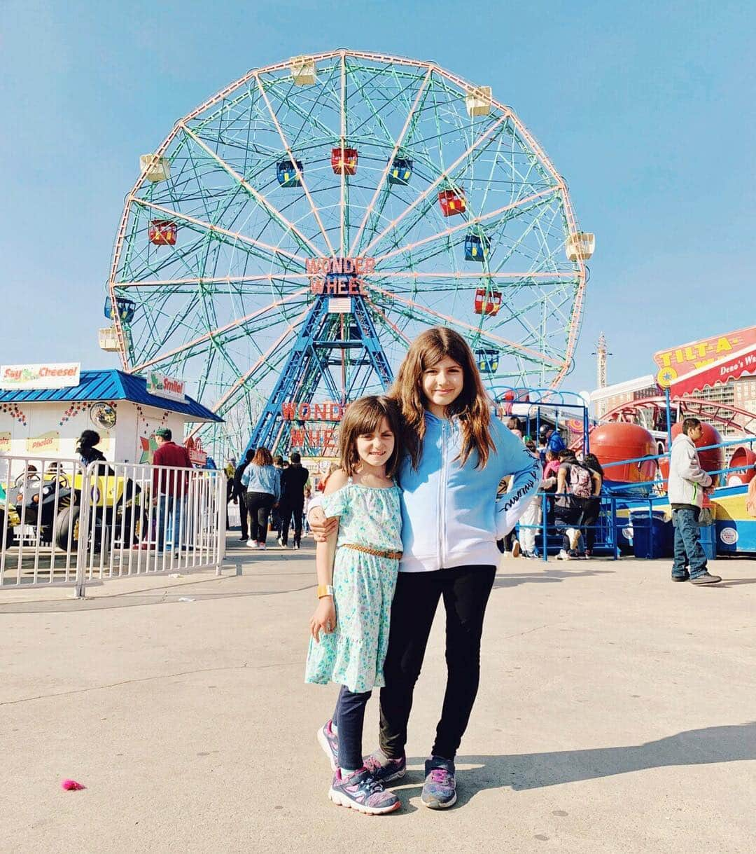 Ilana Wilesさんのインスタグラム写真 - (Ilana WilesInstagram)「Luna Park in Coney Island had its opening day this past weekend! Harlow finally hit the 42” mark and could go on lots more rides than when we went last year. Mazzy was practically off the chart and could ride by herself on most rides. But the real kicker came when the three of us were waiting on a line to go on a ride all together, that I actually wanted to go on. When we got to the front of the line, there were two open spots left, so I was ready to wait another turn, since Harlow needed an adult to accompany her. Then the ride operator pointed to Mazzy and said, “She counts as an adult.” Waaaaaat. So I stepped to the side, let the two of them go, and was like ok, I’m officially just holding everyone’s snacks now 🤷🏻‍♀️ #thebigkidyears #lunapark #coneyisland #mazzyandharlow」4月8日 23時50分 - mommyshorts