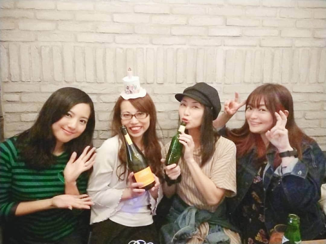 桜花さんのインスタグラム写真 - (桜花Instagram)「ハピピーンバースデー😌🎁🎂 日曜日に＼(^^)／🍀✨✨ 誕生日お祝いして頂きました🌼  ぐっさん６日、 ゆりかちゃん７日、私10日で✨ 続いてるんです🍀 三人合同バースデー🎂 ぐっさん、ゆりゆり、おめでとう✨  祝ってもらえて幸せです！ありがとうございマウンテン〜🌼✨✨ はまじゅんさん、みほさん、ORIさん、あゆみさん、まーくんさん、しまうたさん☺️🍀ひーさん、なちゅさん🐱❤️ ありがとうございマウンテン〜〜(о´∀`о)❤️ #ありがとうございマウンテン #ハピピーン  #ハピピーンバースデー #ケーキ  #誕生日  #ありがとう #バースデー #happybirthday  #birthday」4月8日 23時44分 - mountainohka