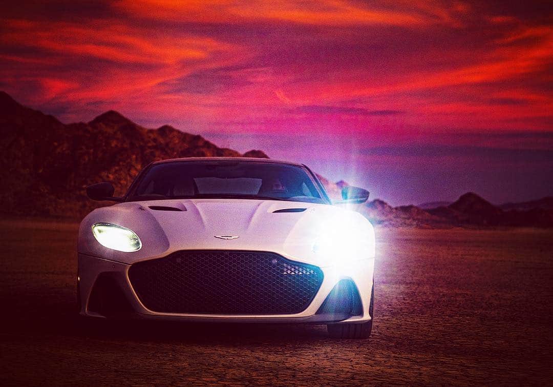 マイケル・ミュラーさんのインスタグラム写真 - (マイケル・ミュラーInstagram)「The ASTON MARTIN family is growing.  The DBX and vehicles that explore under the ocean are just a few members. Yes you read correctly, a submersible that will allow you to go explore that big blue ocean we know so little about. Marek’s vision for the automotive Giant is so progressive and his creativity rests outside the box which is why it has been so refreshing to collaborate with him.  His design skills are genius, watching him sketch and create from mind to paper and clay was something I’ll never forget. The DBX will be the coolest SUV on the road.」4月8日 23時46分 - michaelmuller7