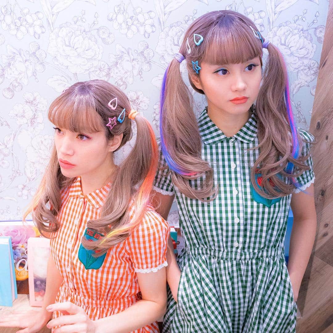 中村巴美さんのインスタグラム写真 - (中村巴美Instagram)「____________________colorful ( @mokes_japan 🌴 ) #popmake #colorfuleyeshadow .  Model @femm____  Photo Tak Iijima Hair @yukiomori  Make @tmm_238  Fashion @aymmy93 . . 使用コスメ💄 @anastasiabeverlyhills  @rmkofficial . @urbandecaycosmetics . . .  #makeup #pop#hair#Photo #mokes#nakameguro #aymmy93 #fashion#Lemon #FEMM#artist #tomominakamura」4月8日 23時56分 - tmm_238