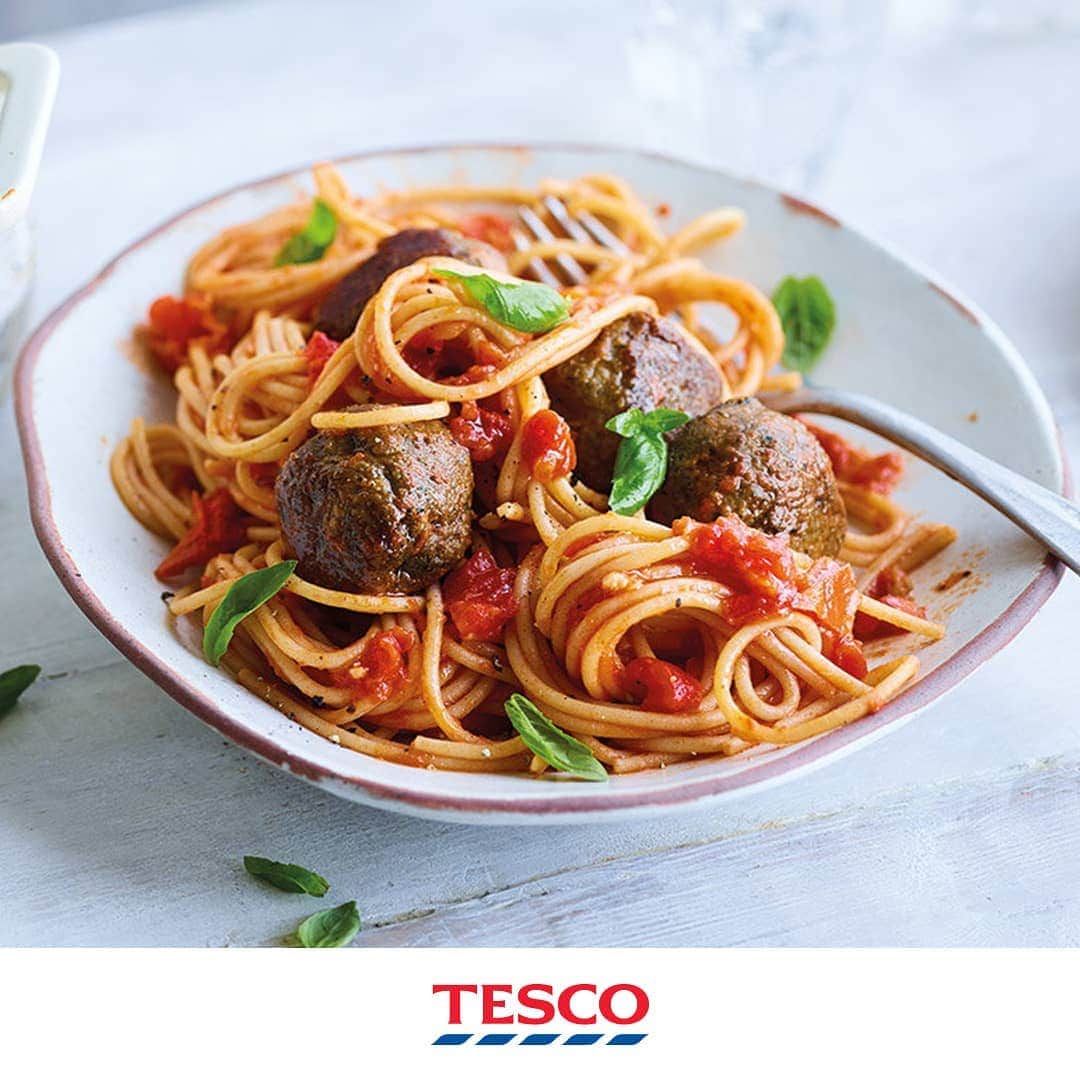 Tesco Food Officialさんのインスタグラム写真 - (Tesco Food OfficialInstagram)「Molto bene! Spaghetti and meatballs are getting a #MeatFree makeover. With aubergine, onions, herbs and oats blitzed together into big cannonballs, this Monday night pasta is a great way for the family to get most of their #5aDay.  Ingredients  3 tbsp olive oil 2 large aubergines, finely chopped 1 onion, finely chopped 2 garlic cloves, crushed 2 x 400g tins chopped tomatoes 2 tsp dried oregano 150g porridge oats handful basil, finely chopped, plus extra to serve 1 tsp salt 400g wholewheat spaghetti  Method  1. To make the vegballs, heat 1 tbsp of the oil in a large saucepan over a medium heat. Add the aubergine and half the onion and cook for 8-10 mins, stirring occasionally, until softened. Tip the mixture into a food processor and leave to cool slightly.  2. For the sauce, return the saucepan to the heat and add another 1 tbsp of oil. Add the remaining onion and cook for 10 mins until softened. Add the garlic and cook for 1 min. Pour in the tomatoes and 200ml water, reduce the heat to low and season to taste. Cook for 15 mins, stirring occasionally.  3. Once the aubergine has cooled slightly, add the oregano, oats, basil and salt to the food processor. Pulse the mixture a few times until it comes together.  With wet hands to stop it sticking (the mixture will be very soft), roll the mixture into 16 balls.  4. Place the remaining oil in a large non-stick frying pan over a medium heat. Add the vegballs and cook for 5-8 mins or until lightly browned. Meanwhile, bring a large saucepan of salted water to the boil and cook the spaghetti to pack instructions. Drain and add to the tomato sauce, tossing to coat. Add the vegballs then divide between bowls and top with a few extra basil leaves.」4月9日 0時07分 - tescofood