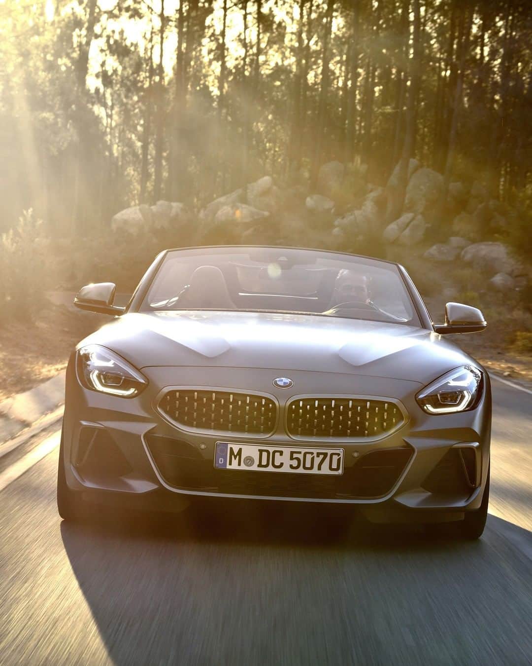 BMWのインスタグラム：「Let the good times roll. The BMW Z4. #BMW #Z4 __ BMW Z4 M40i: fuel consumption (combined): 7.4-7.1 l/100 km; CO2 emissions (combined): 168-162 g/km*; *All performance, fuel consumption and emissions figures are provisional. The values of fuel consumptions, CO2 emissions and energy consumptions shown were determined according to the European Regulation (EC) 715/2007 in the version applicable at the time of type approval. The figures refer to a vehicle with basic configuration in Germany and the range shown considers optional equipment and the different size of wheels and tires available on the selected model. The values of the vehicles are already based on the new WLTP regulation and are translated back into NEDC-equivalent values in order to ensure the comparison between the vehicles. [With respect to these vehicles, for vehicle related taxes or other duties based (at least inter alia) on CO2-emissions the CO2 values may differ to the values stated here.] The CO2 efficiency specifications are determined according to Directive 1999/94/EC and the European Regulation in its current version applicable. The values shown are based on the fuel consumption, CO2 values and energy consumptions according to the NEDC cycle for the classification. For further information about the official fuel consumption and the specific CO2 emission of new passenger cars can be taken out of the „handbook of fuel consumption, the CO2 emission and power consumption of new passenger cars“, which is available at all selling points and at https://www.dat.de/angebote/verlagsprodukte/leitfaden-kraftstoffverbrauch.html.」