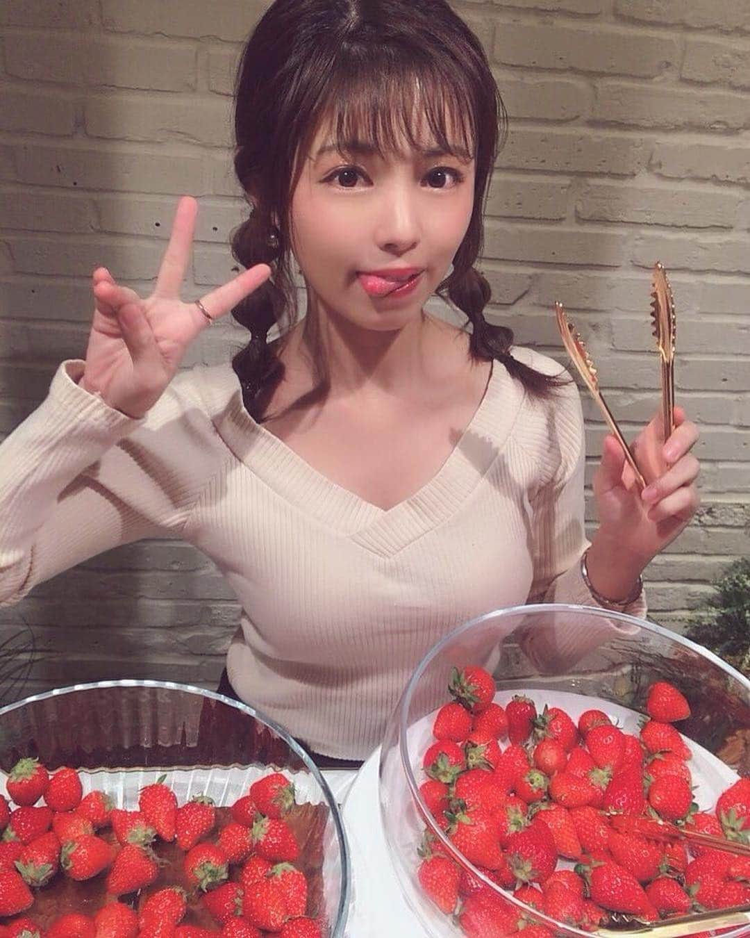 加納葉月さんのインスタグラム写真 - (加納葉月Instagram)「・ ・ ・ 🍓🍓🍓 ・ ・ ・」4月9日 0時04分 - hazukichi_21