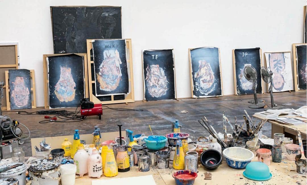のインスタグラム：「#GagosianQuarterly: Georg Baselitz speaks with Sir Norman Rosenthal on the subject of his latest body of work, exhibited at Gagosian, West 24th Street, New York, earlier this year. Follow the link via our bio to read their discussion about these paintings, all depictions of self-portraits by artists from the past and present, and what it means to pay homage. __________ #BaselitzDevotion #GeorgBaselitz #Gagosian Georg Baselitz’s studio, Ammersee, Germany, 2018. Photo: Ealan Wingate」