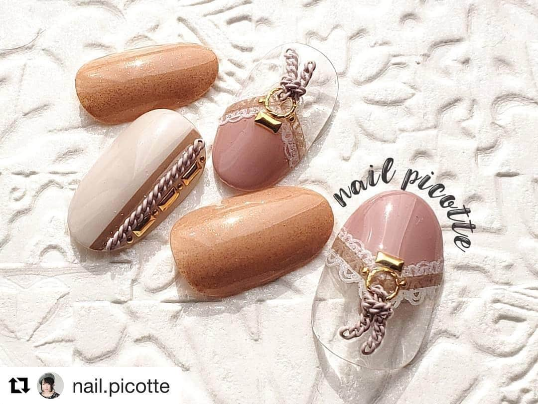 LUCU♡GELさんのインスタグラム写真 - (LUCU♡GELInstagram)「ルクジェル ベージュカラーは春にぴったりです @nail.picotte さま  #Repost @nail.picotte with @get_repost ・・・ ヒッコリーはカジュアルすぎる方には、無地だってもちろん素敵😍 *  こちらは、甘すぎないようにベージュでまとめて、チェーンでタッセルをつけました✧* *  BEM01、10。キラキラベージュは、BEM05とCLR07を混ぜて作りました🎨 #ラインフィルム のトランスは、ブラウンです♡ *  #nailpicotte #ネイルピコット #lucugel #ルクジェル #ルクジェルエデュケーター #立川ネイルサロン #大人ネイル @takigawa_hiroshi  @lucugel_nail」4月8日 15時26分 - lucugel_nail