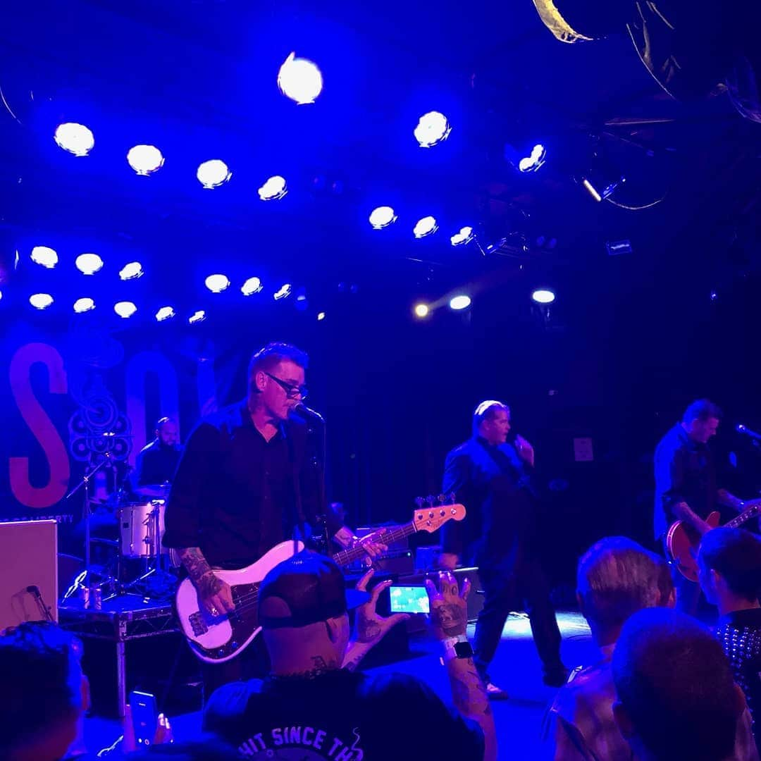 ダフ・マッケイガンさんのインスタグラム写真 - (ダフ・マッケイガンInstagram)「Got to see @tsol_official again, this time at @theroxy and with @deljamesgang (photo by him!). These guys are so good right now.」4月8日 15時29分 - duffmckagan