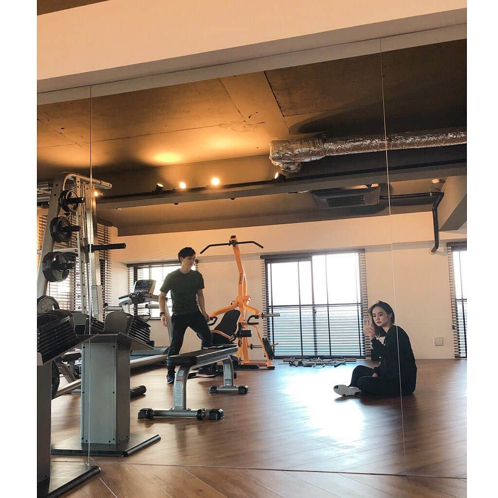 西本早希さんのインスタグラム写真 - (西本早希Instagram)「・ ずっと仲良しのまっちゃんが  新しくパーソナルトレーニングジムを OPENしたっていうから  100億年ぶりに運動しに行ってきたよ〜 🏃‍♀️！ ・ 普段動かないから ウォーミングアップで 容易く足つったよ 😇 ・ ・ あと 部下ができてたんだけど  趣味は羊毛フェルトだってよ 😇  毎日2〜3時間やってんだって・ (写真 3.4枚目参照)(わりとガチめ) 博多にあるから気になる方はぜひ！  パーソナルトレーナーとか 見つけるの難しいしね(多分) #1年半あいたね間 #痛くなったことないとこが痛い #ちなみにまっちゃんって呼んだことない」4月8日 15時41分 - saki1022