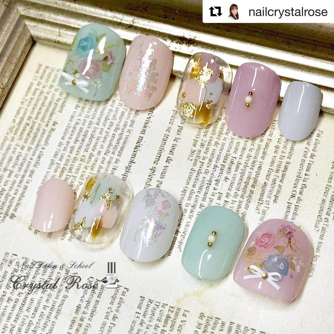 LUCU♡GELさんのインスタグラム写真 - (LUCU♡GELInstagram)「ルクジェル のニュアンスカラーリポスト @nailcrystalrose さまの作品 #Repost @nailcrystalrose with @get_repost ・・・ .@熊谷サロン . ありがとうございます💕 #オーダーチップ #チップ販売 #ネイルチップ #水彩フラワー やっぱりかわいい🌹😍 . 前Postの10本組 . 旅行用✈️普段使い用💄 . 使用カラー LUCU❤︎GEL  PLT01,GRM03,BEM02,GYM01,BRS01 . この春にオススメのニュアンスカラーです . . ─────────────────────── □□□□□□□□　募集中セミナー　□□□□□□□□□ ─────────────────────── ■BLC 水彩フラワーセミナー ■LUCU❤︎GELベーシック&アドバンスセミナー ■トリニティケア ベーシックセミナー . 開催地：神奈川県 湘南エリア・埼玉県 熊谷 ※出張等もご相談ください . #水彩フラワーセミナー神奈川 #水彩フラワーセミナー埼玉 @_inflore_  #LUCUGEL #ルクジェル @lucugel_nail #トリニティケア #ロシアンマニキュア @ trinity_care_ ─────────────────────── . . **:;;;:**:;;;:*:;;;:**:;;;:*:;;;:**:;;;:*:;;;:**:;;;:**:;;;:** Private Nail Salon & School Crystal Rose 神奈川県 湘南・埼玉県 熊谷 . ご予約・お問合せは、LINEをご利用ください LINE@アカウント： @nig3056z **:;;;:**:;;;:*:;;;:**:;;;:*:;;;:**:;;;:*:;;;:**:;;;:**:;;;:** . . #ネイルデザイン #ネイルアート #ジェルネイル #blcforcode #ドライボタニカル #ニュアンスネイル @takigawa_hiroshi  @lucugel_nail」4月8日 15時40分 - lucugel_nail