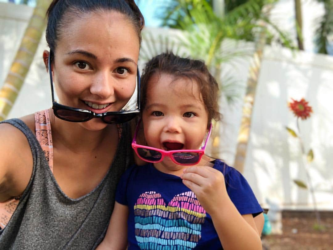 エリナ シルカさんのインスタグラム写真 - (エリナ シルカInstagram)「😎😎😎 * * * *  #hawaiilife #luckywelivehawaii #twinmom #momlife #sunglassesfashion #boygirltwins #twins #toddlerfashion #ハワイ生活 #ハワイ暮らし #双子#双子育児 #双子ママ」4月8日 15時37分 - laura_elina_ymd