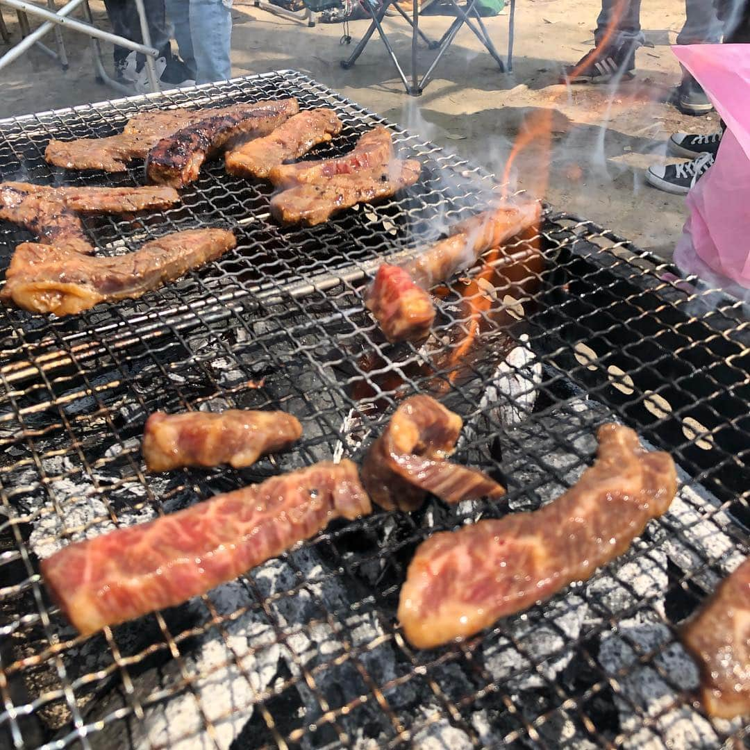 meguri.kさんのインスタグラム写真 - (meguri.kInstagram)「昨日春休み最終日は家族で主人のお友達とBBQ🥩🍖春の訪れを感じるポカポカ気候で満開の時にお花見も出来て良かった♫🌸 ・ 幹事さんが焼肉屋のお肉用意してくれててめっちゃ美味しかった💓 ・ 子連れでお出かけにはリュックが1番♫ ・ ガストンルーガのリュックはカジュアルになりすぎないデザインがお気に入り♫@gastonluga ・ ------------------------------ 公式サイトで15%offディスカウントコード ⬇︎ meguri15 ------------------------------ ・ ※日本限定ゴールデンウィークキャンペーン🎏 バッグお買い上げの方全員にリミテッドトートバッグとアドレスタグを期間中(4/15〜5/10)プレゼント！ ・ 公式オンラインストア　 http://gastonluga.com 送料無料だよ♫ ・ #GastonLuga #ガストンルーガ #バックパック #リュック」4月8日 15時45分 - meguri.k