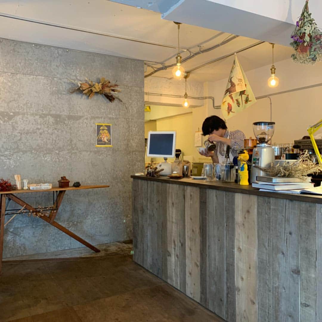 菅沼ゆり（ゆりっぱ）さんのインスタグラム写真 - (菅沼ゆり（ゆりっぱ）Instagram)「お仕事前に。 昔、住んでた近所に こんなおしゃれなカフェができてたなんて。 プリン激うまでスター🍮 人気だったよ #キャラクターは🐻？🐹？」4月8日 15時47分 - yurippa93