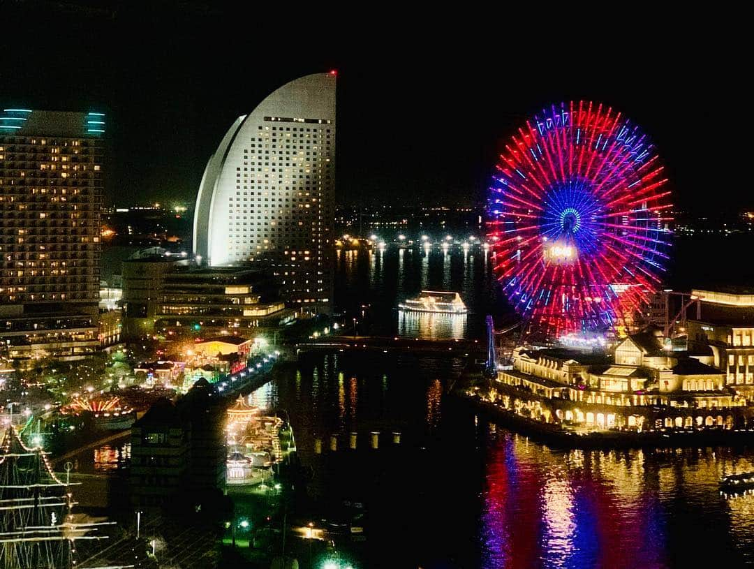 吉田玲奈さんのインスタグラム写真 - (吉田玲奈Instagram)「夜景が本当に美しい✨🌈😘 #みなとみらい #夜景 #観覧車 #好きな景色 #横浜 #うっとり」4月8日 15時53分 - reina.yoshida.ciel.1218