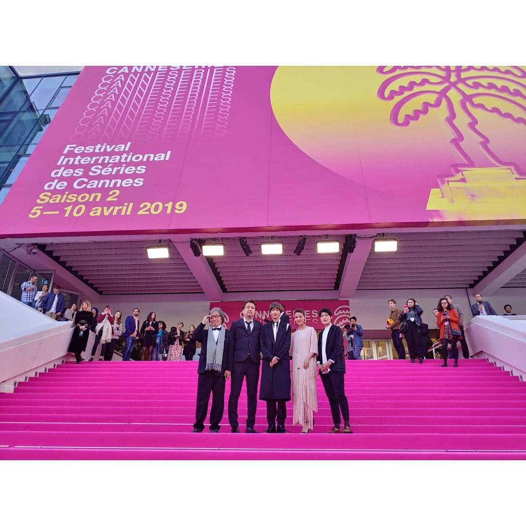 藤井美菜さんのインスタグラム写真 - (藤井美菜Instagram)「. カンヌのピンクカーペット🌷 칸 핑크 카펫🌷 Cannes pink carpet🌷 #ドラマ#潤一#世界中#たくさんの方々に#見ていただけますように#カンヌ#ピンクカーペット #드라마#쥰이치#전세게#많은분들이#봐주시면좋겠어요#칸#핑크카펫#canneseries」4月8日 16時06分 - fujii_mina_0715