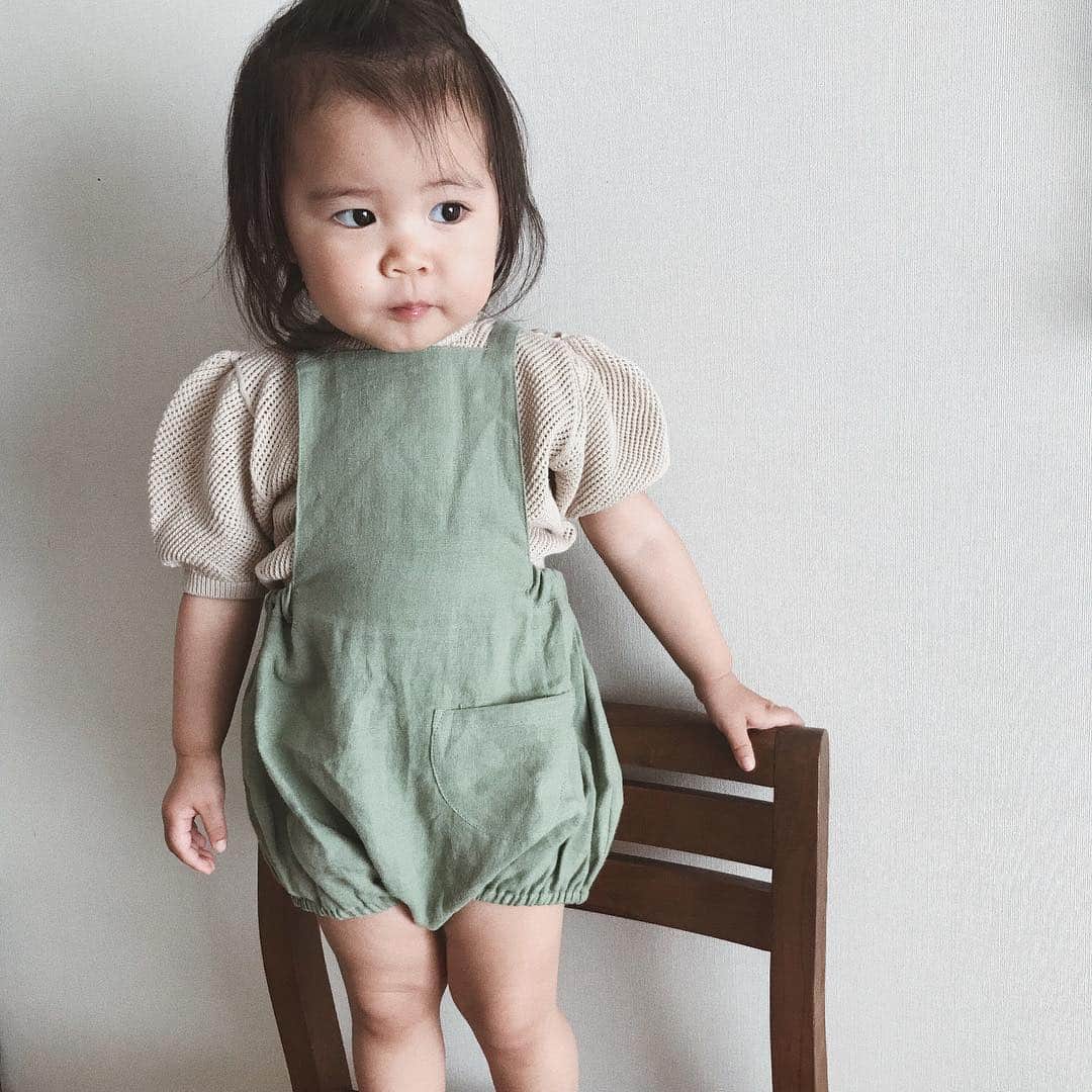のインスタグラム：「. ヨナへのおめでとうコメント沢山ありがとうございました♡ なんだかすっかりお姉さん顔で 母の写真撮影にも やれやれって顔してる 🤣🤣 今日はヨナが5時半に起きてきて 私もやれやれですが 😂 . #soorploom  #2y #ママカメラ」